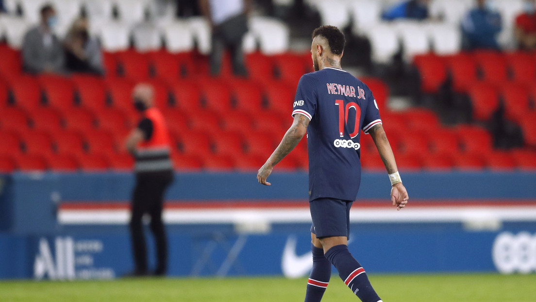 VIDEO: Una tienda del Olympique de Marsella usa como felpudo la camiseta de Neymar del PSG