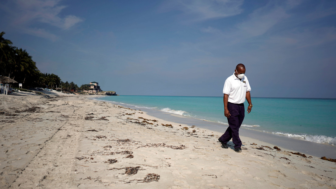 Los dueños de la única funeraria de una isla turística del Caribe contraen covid-19 y no hay quien entierre a los muertos