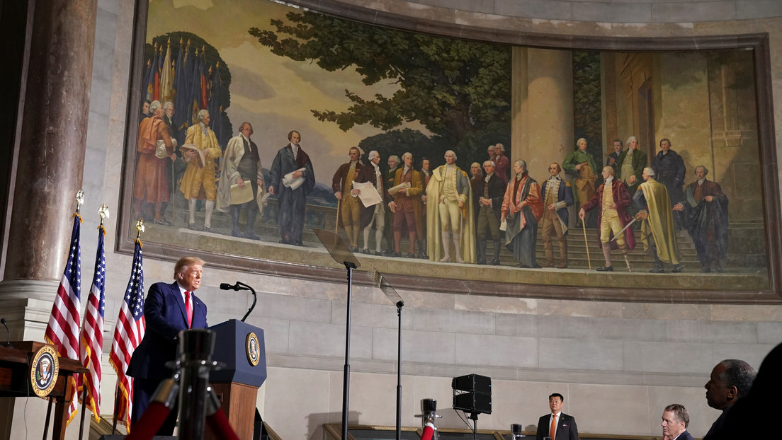 Trump anuncia la creación de la Comisión 1776, que promoverá la educación patriótica