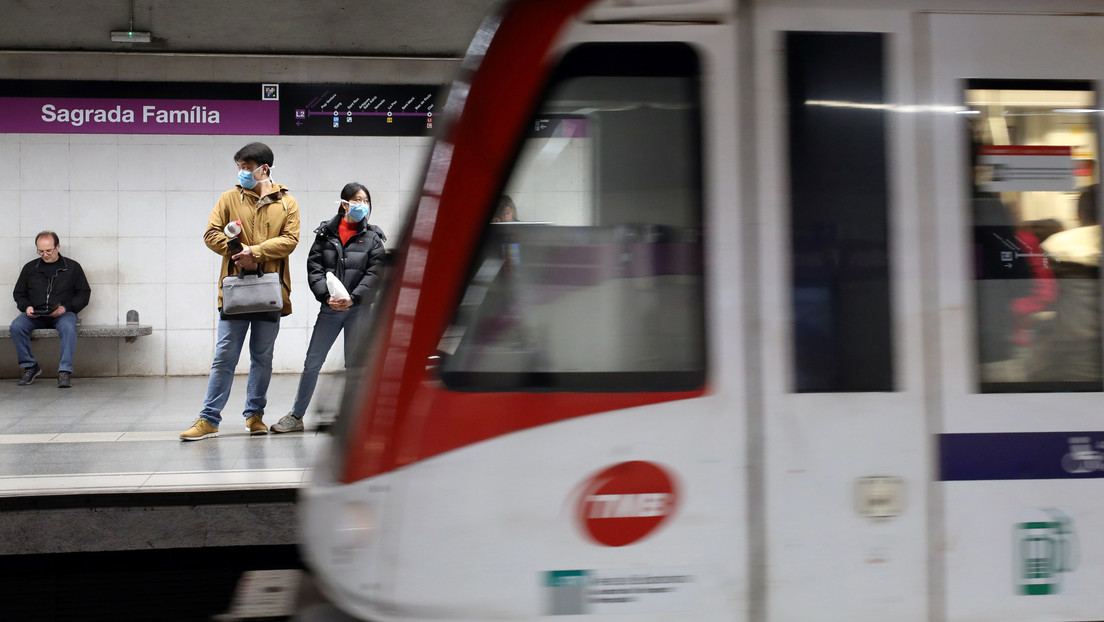 VIDEO: Violenta pelea a puñetazos entre dos vigilantes de seguridad en el metro de Barcelona