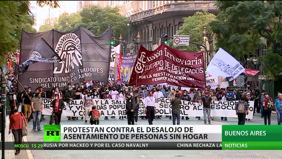 Argentina: Protesta contra el desalojo de un asentamiento de personas sin hogar en las afueras de la capital