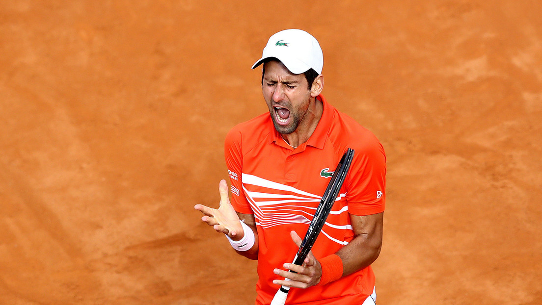 Djokovic vuelve a perder los estribos y rompe su raqueta en el Masters de Roma