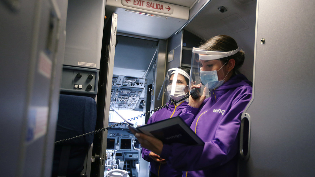 "El riesgo en vuelos largos es real": Nuevos estudios demuestran que el coronavirus se transmite en aviones