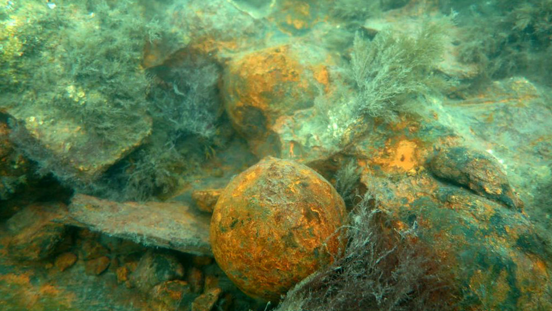 FOTOS: Hallan navío de guerra hundido hace casi 400 años cuyos restos son visibles a una profundidad de tan solo 3,5 metros