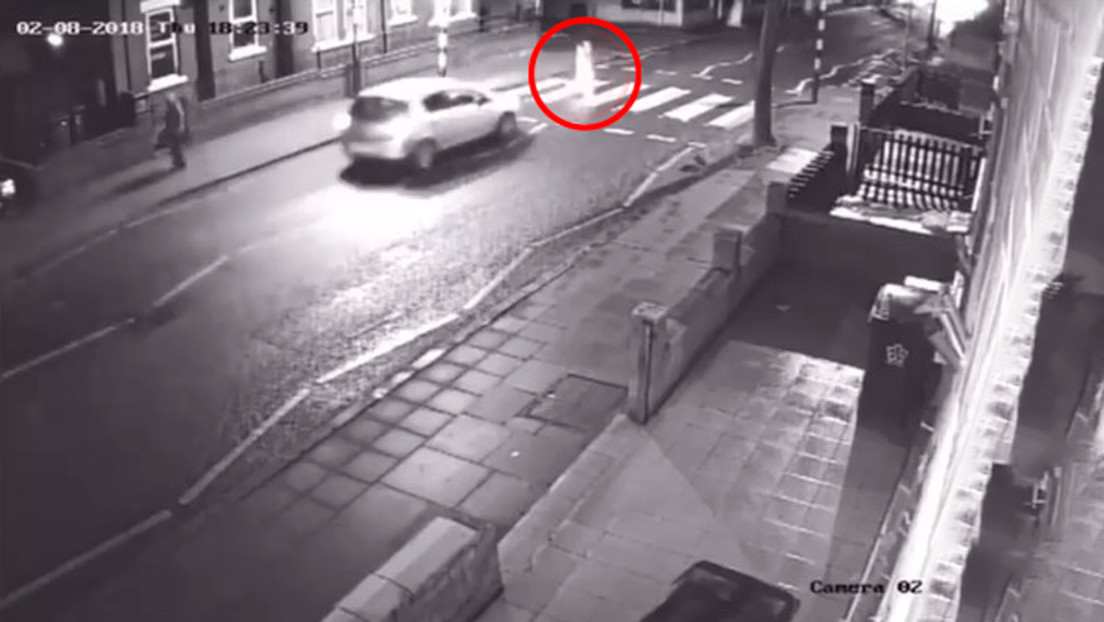 Una mujer atropella a un peatón de la tercera edad y se da a la fuga sin saber que la víctima es su suegro (VIDEO)