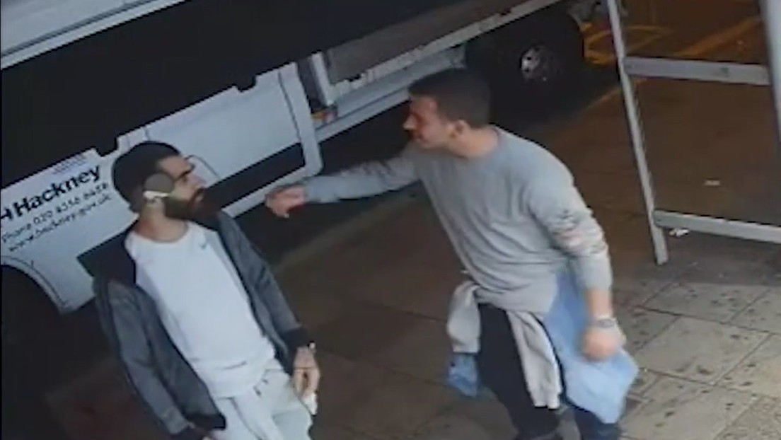 VIDEO: Publican las imágenes de dos hombres riéndose, sospechosos de violar a una mujer cuando regresaba de un pub en Londres