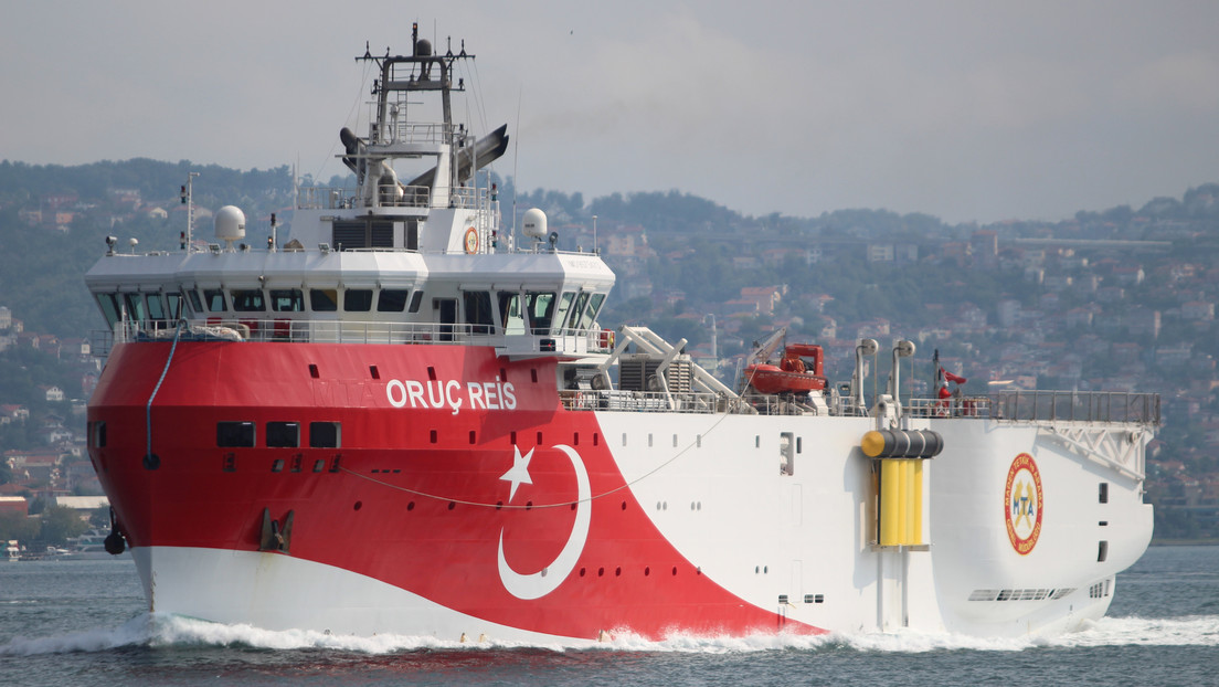 Grecia y Turquía acuerdan reanudar los contactos exploratorios en el Mediterráneo oriental tras una escalada de tensiones