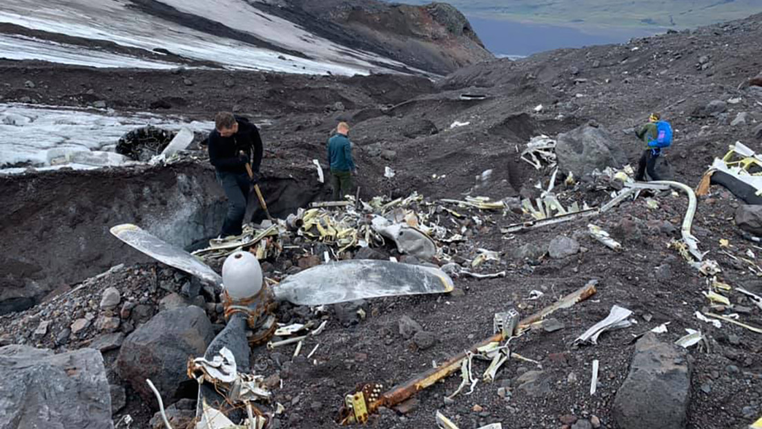 FOTOS: Los restos de un bombardero de EE.UU. 'emergen' del glaciar islandés contra el que se estrelló durante la II Guerra Mundial