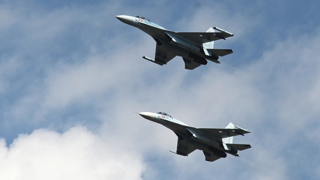 Dos cazas Su-27 interceptan dos bombarderos estratégicos de EE.UU. sobre el mar Negro