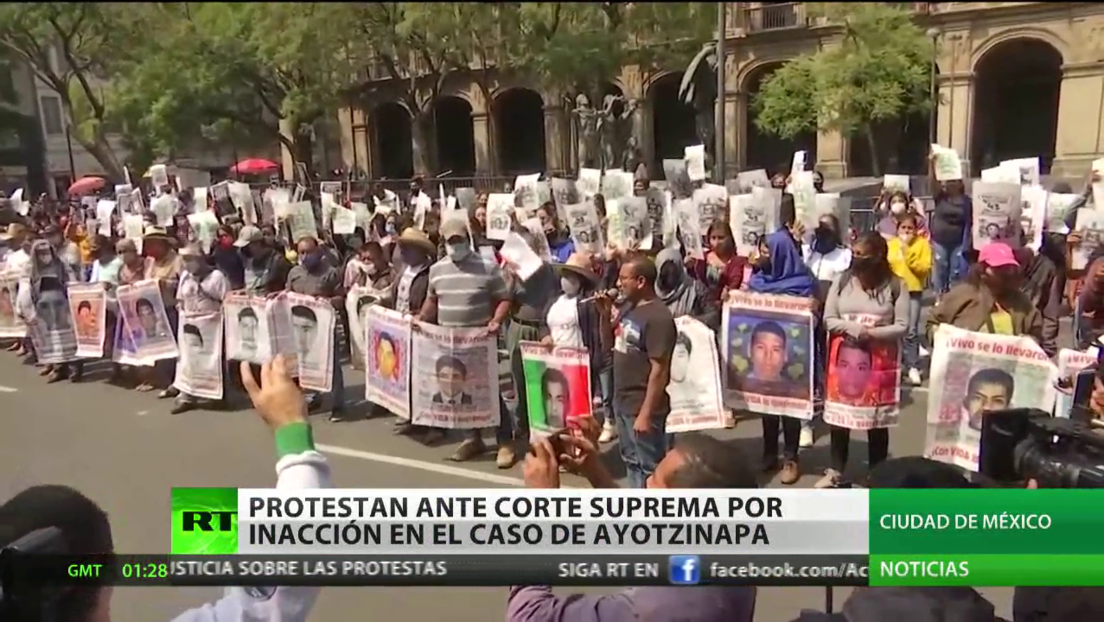 México: Protestan ante la Corte Suprema por inacción en caso de Ayotzinapa