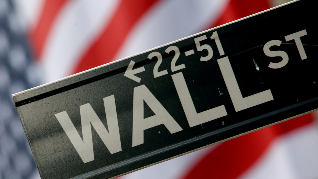 Un economista de Yale pronostica que el dólar perderá un 35 % de su valor a finales de 2021