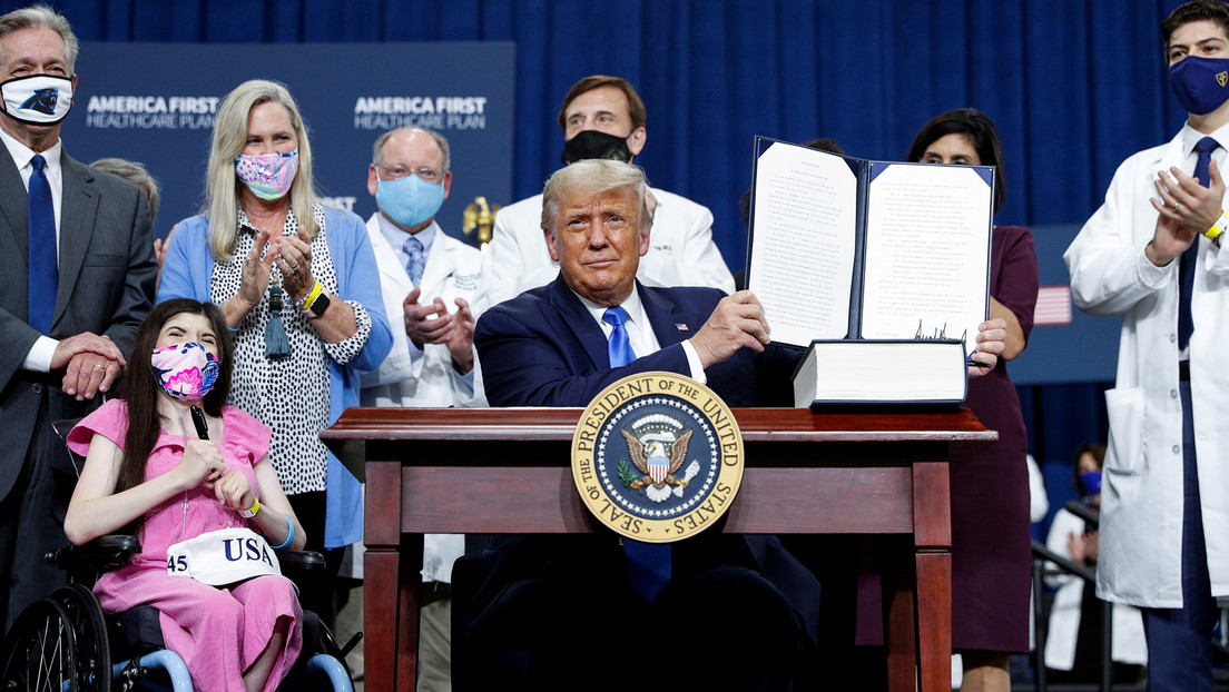 Trump promete "el nivel más alto de atención en el mundo, medicina de vanguardia y curas innovadoras" al presentar el plan 'EE.UU. primero'
