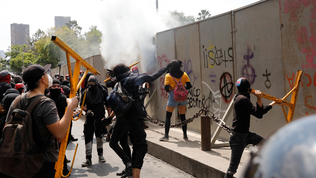 Proponen castigar con 36 horas de trabajo comunitario a los manifestantes que dañen el entorno urbano en Ciudad de México