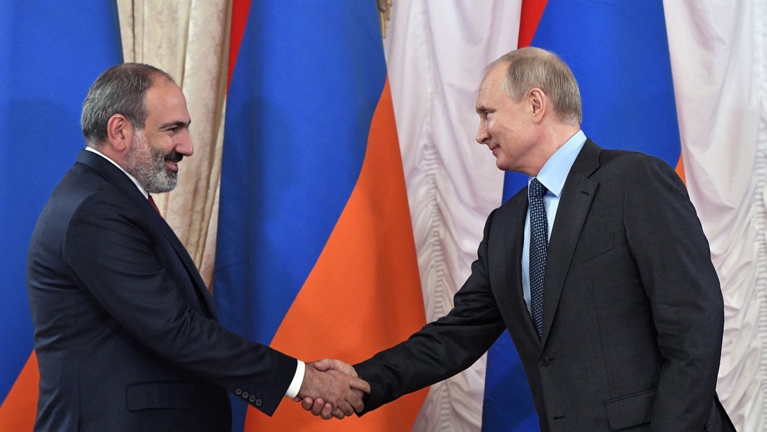 Putin mantiene una conversación telefónica con el primer ministro de Armenia en medio de la escalada de tensiones entre Bakú y Ereván