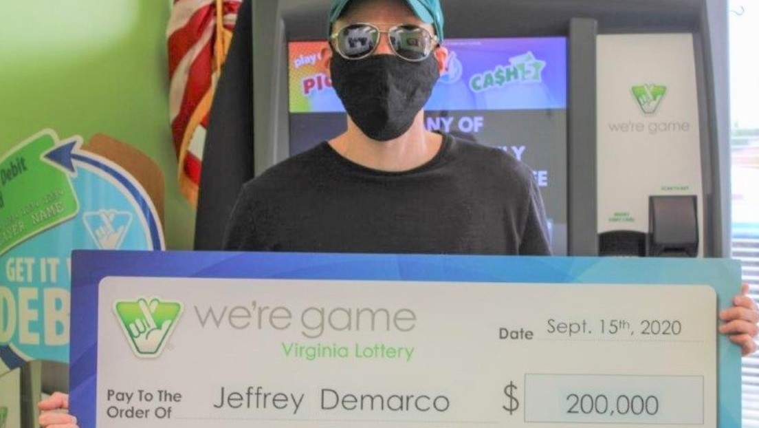 Gana 200.000 dólares con boletos de lotería que adquirió cuando fue a comprar comida