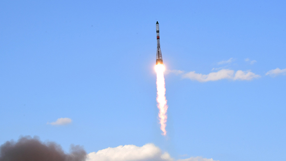 Un cohete ruso Soyuz-2.1b pone en órbita 22 naves espaciales