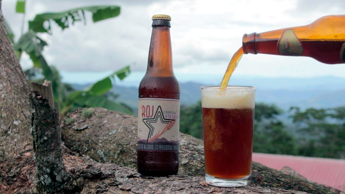 'La Roja', la cerveza hecha por exguerrilleros colombianos "que sabe a paz"