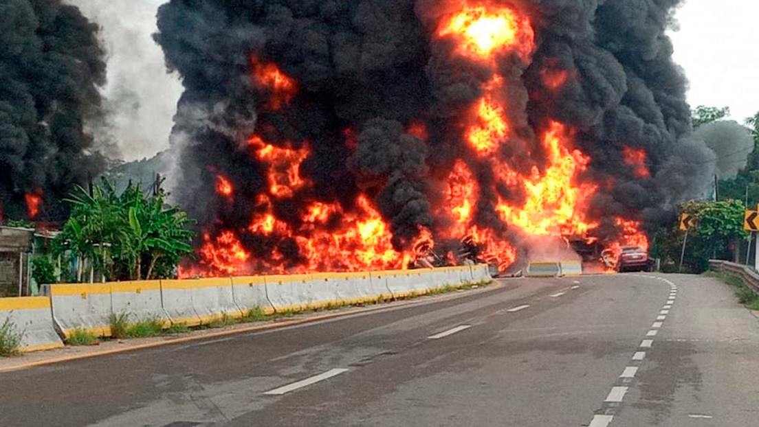 Cuatro muertos tras la explosión de un camión que transportaba combustible en una carretera del estado mexicano de Tabasco