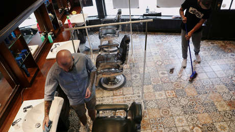 Las cámaras de seguridad graban el momento en que matan a un hombre en una barbería en Colombia