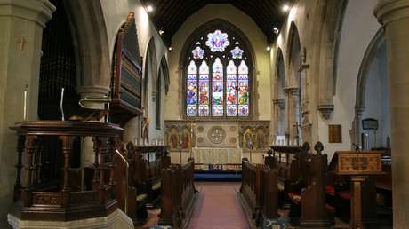 Un sacerdote se desploma y muere en el púlpito cuando daba un sermón en una iglesia de Camerún