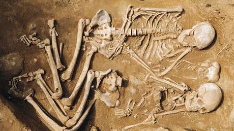 Trabaja en su jardín en Siberia y halla un entierro colectivo neolítico de 7.000 años de antigüedad