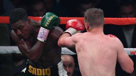 VIDEO: Umar Sadiq pierde ante Fiódor Chudínov al ser sometido a una lluvia de golpes y es hospitalizado tras escupir sangre