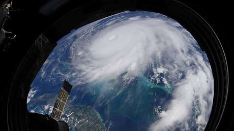 ¿Fotos tomadas desde un avión?: La respuesta de un cosmonauta ruso a los terraplanistas