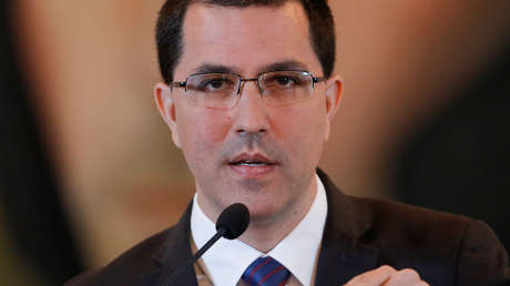 Canciller venezolano rechaza el "descaro de antología" del presidente de Colombia al pedir más sanciones contra Caracas