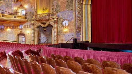 Una enfermera y su esposo mueren aplastados por los asientos de un teatro en Wuhan