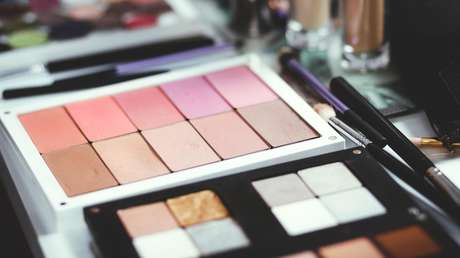 Una marca de cosmética recibe fuertes críticas por un colorete bautizado como Ana Frank