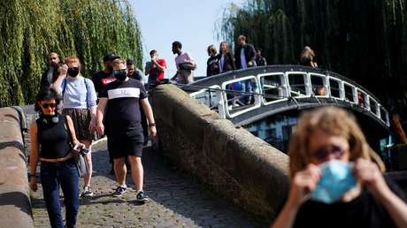 Reino Unido impondrá multas de más de 12.000 dólares a quienes infrinjan el autoaislamiento por covid-19