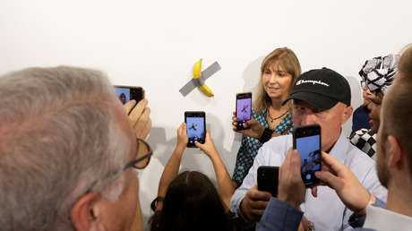 El Guggenheim de Nueva York recibe para su colección la polémica obra de la banana pegada con cinta adhesiva