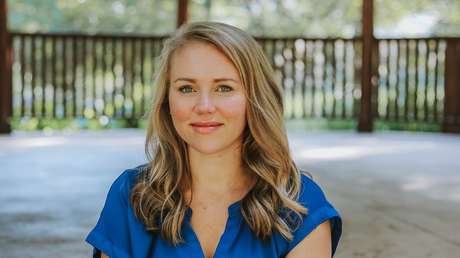 Mujer secuestrada y violada por un asesino en serie logra escapar y se convierte en una fuente de inspiración en TikTok