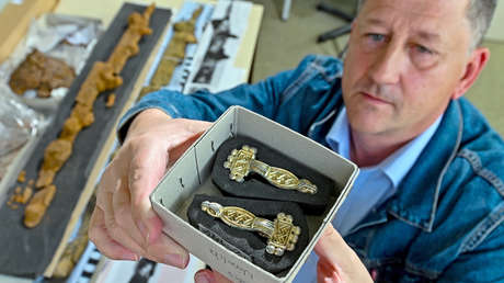 FOTOS: Descubren en Alemania la tumba intacta de un noble enterrado con seis mujeres hace 1.500 años