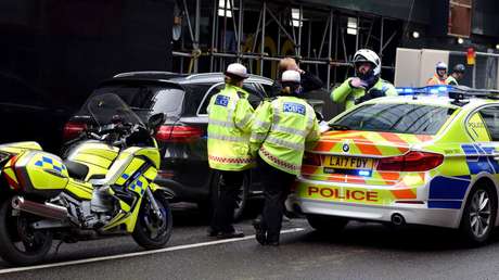 Un detenido mata a tiros a un policía y trata de suicidarse en Londres