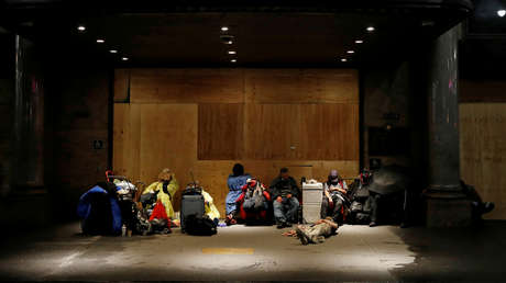 Activistas convierten un hotel de Mineápolis en refugio sin policía para los sintecho, pero se ven obligados a cerrarlo menos de 2 semanas después