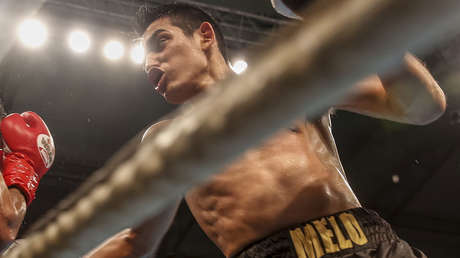 VIDEO: Devastador nocaut deja inconsciente de pie a un boxeador antes de desplomarse en la lona