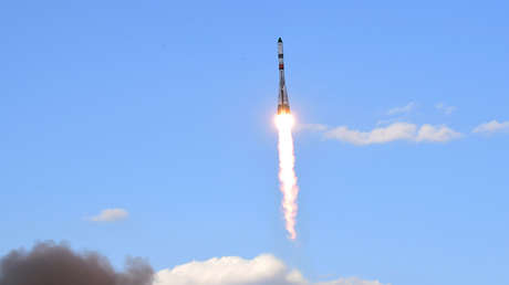 Un cohete ruso Soyuz-2.1b pone en órbita 22 naves espaciales