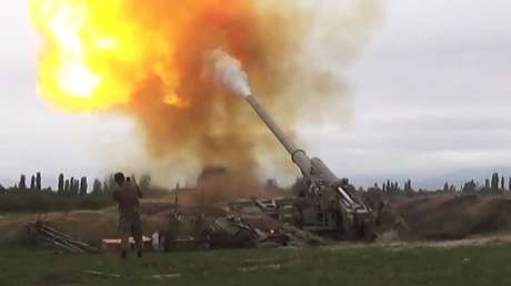 Corresponsal de RT comparte imágenes de explosiones nocturnas en Nagorno Karabaj (VIDEO, FOTOS)