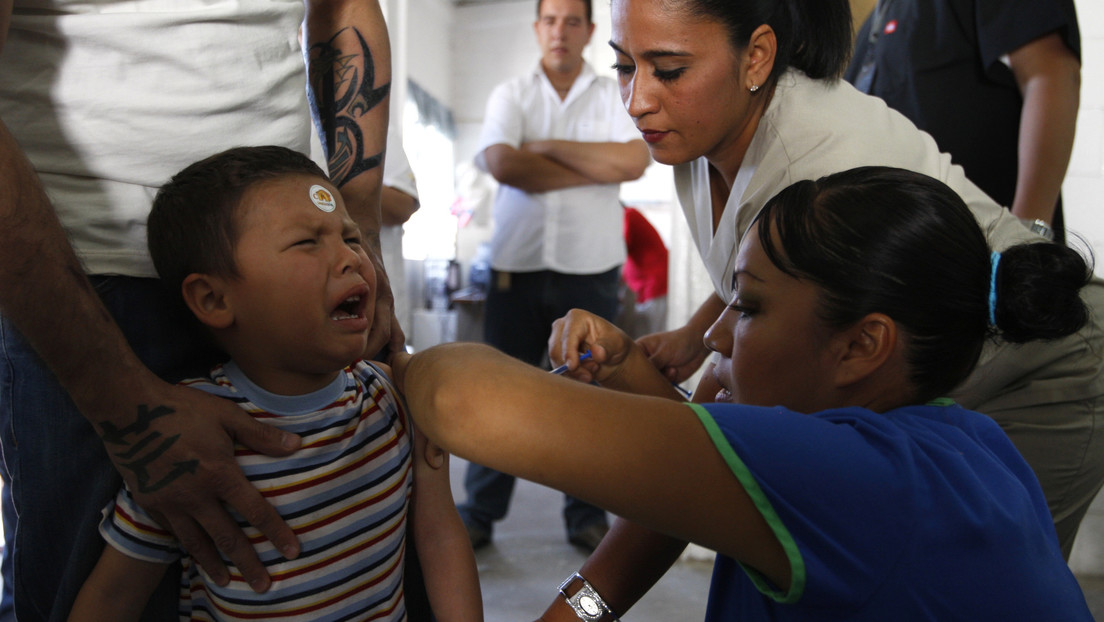 El Senado mexicano aprueba una reforma que obliga a los padres o tutores a vacunar a los menores de edad
