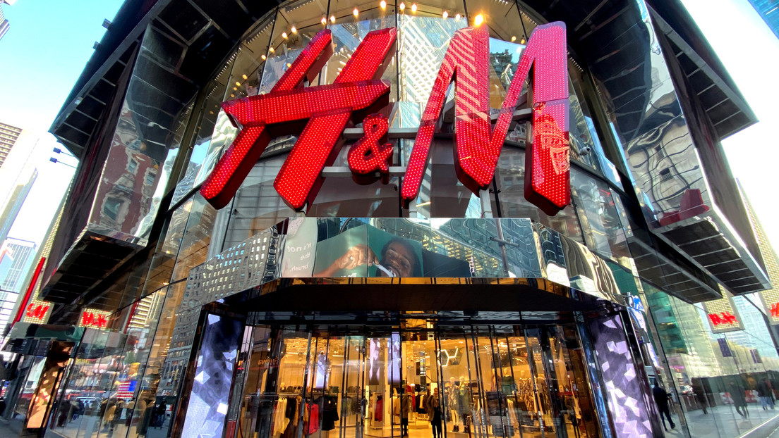 Imponen millonaria multa a H&M por usar datos para espiar a sus empleados