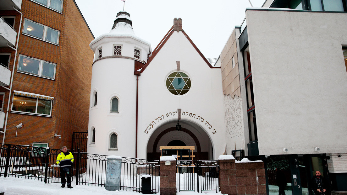 Neonazis noruegos difunden mensajes antisemitas frente a una sinagoga en Oslo