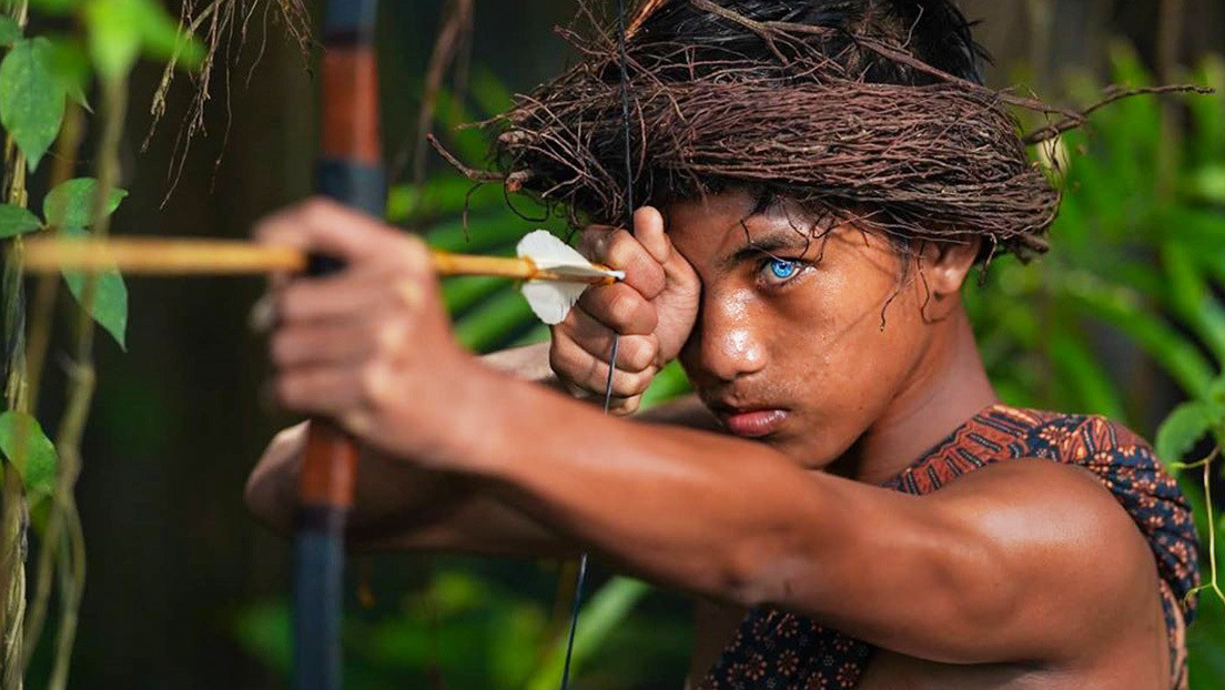 Ojos azules y brillantes: Hipnotizantes fotos de una tribu con una rara mutación genética