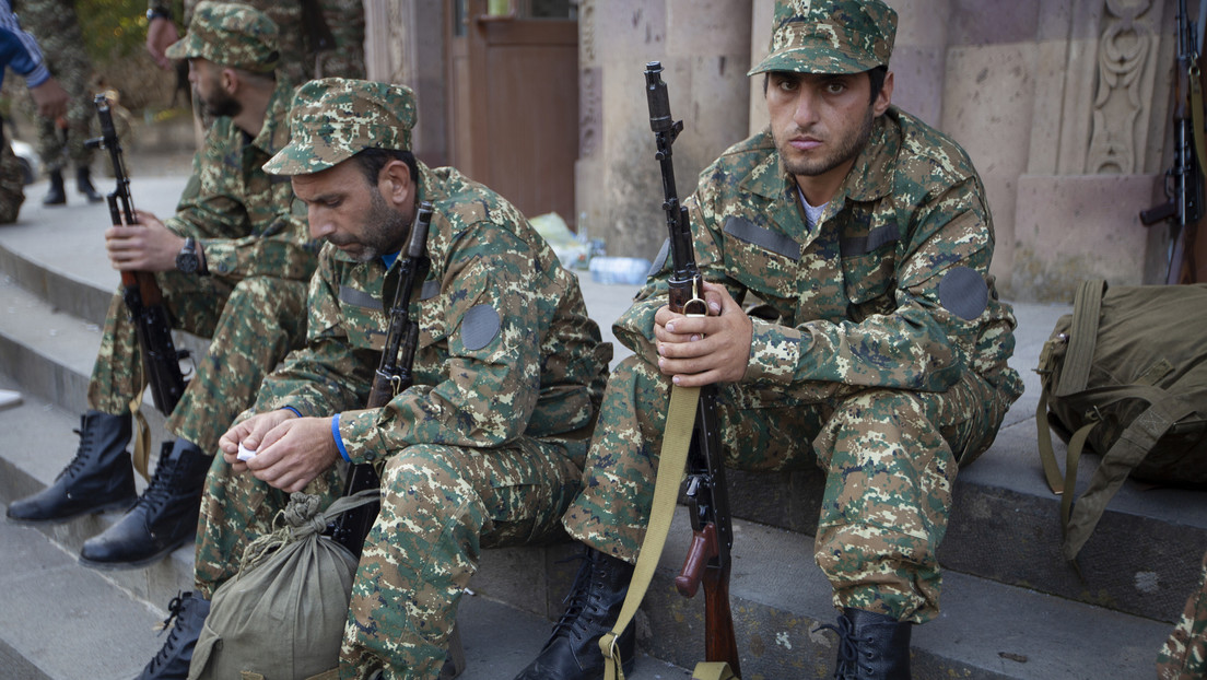 Las autoridades de Nagorno Karabaj anuncian una retirada en varias zonas de la línea de confrontación con Azerbaiyán