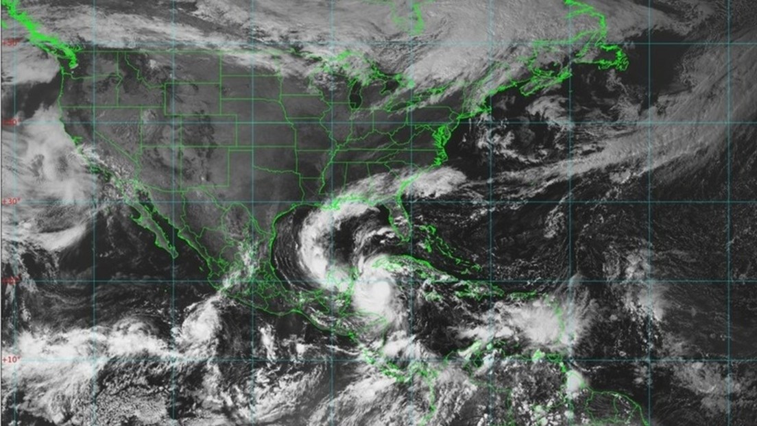 El huracán Delta que se aproxima a la costa de México se mantiene en categoría 4, aunque bajó su intensidad de vientos
