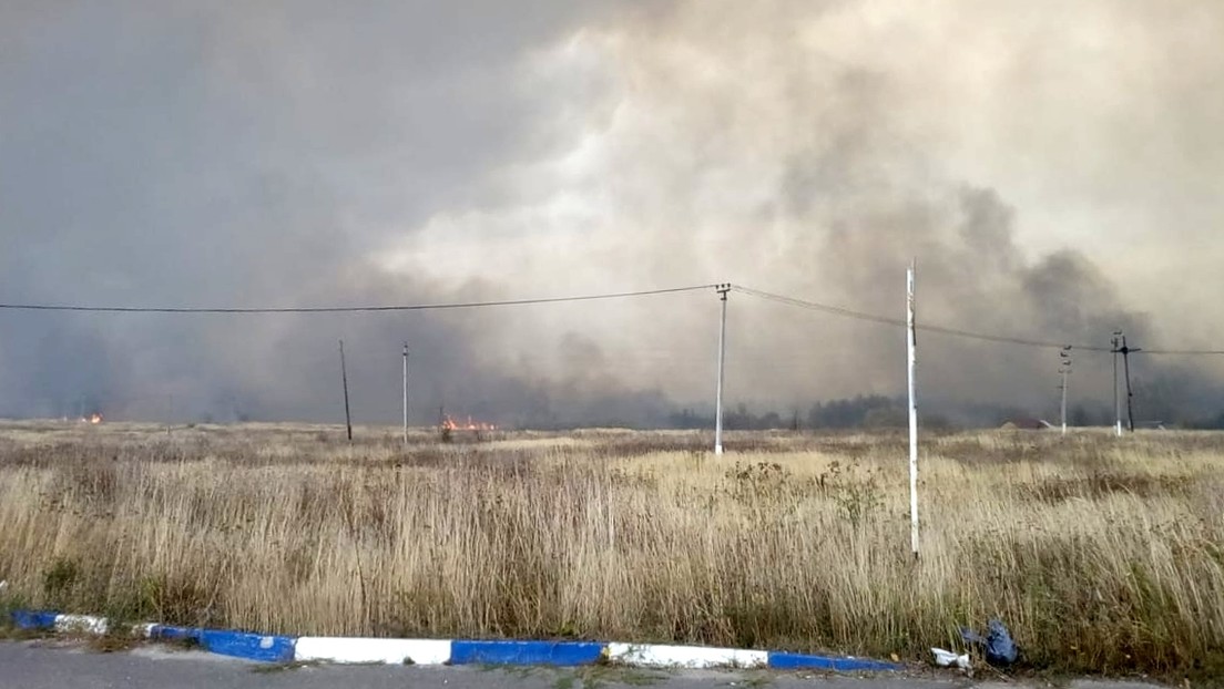 VIDEO: Explosiones en un depósito de municiones incendiado en una provincia rusa provocan la evacuación de 14 pueblos y aldeas