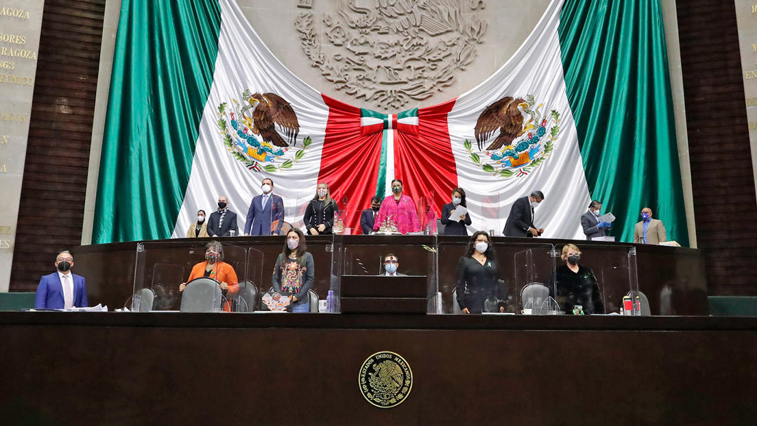 Entre empujones y patadas de los diputados: ¿por qué la ley para extinguir fideicomisos es tan polémica en México?