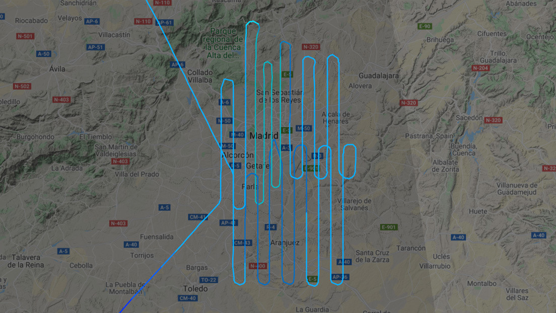 "¿Nos están fumigando?": El enigmático vuelo de un avión sobre Madrid que 'inquieta' a los usuarios