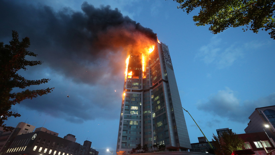 FOTOS, VIDEO: Incendio en un edificio de 33 pisos en Corea del Sur deja al menos 88 personas intoxicadas por inhalación de humo