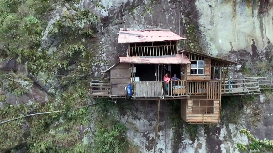 La casa en el aire': el hostal colombiano que ofrece habitaciones  suspendidas a 20 metros de altura - RT